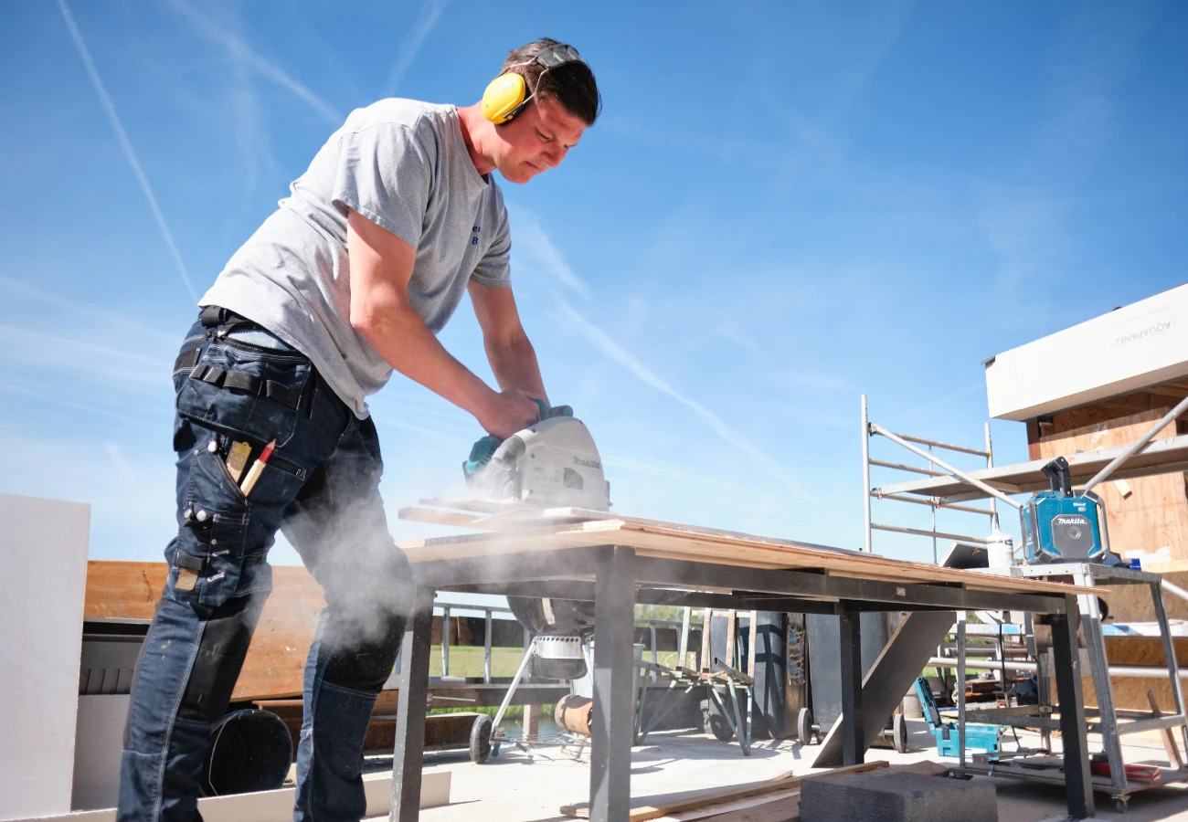 Professionele foto van een vakbedrijf aan het werk